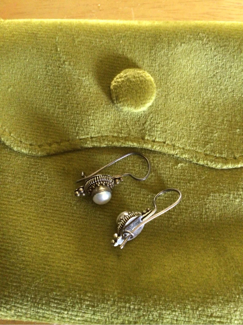 Source Unknown Silver Pearl Drop Earrings on Green Pouch